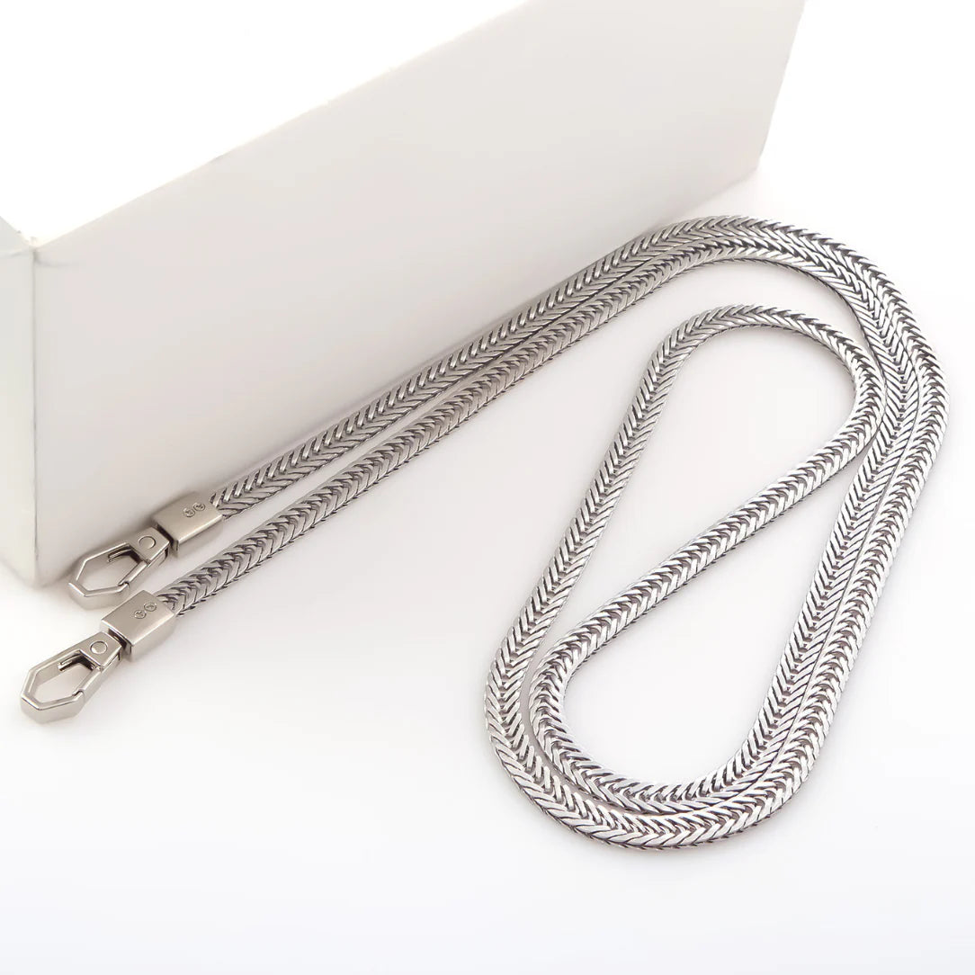 Sangle chaîne en métal argenté avec fermoirs lobster, motif d’un serpent