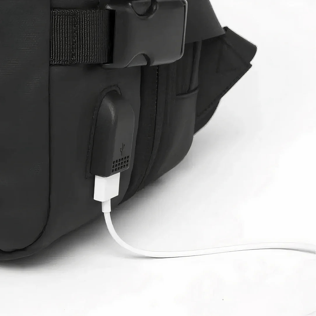 Sac à dos de voyage Black avec port USB et câble blanc - TerraMax 45L