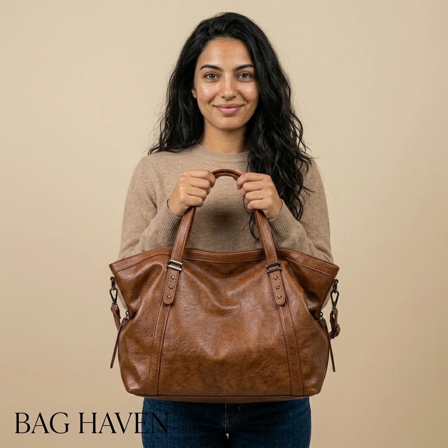 Grand sac à main cours xxl souple en cuir marron avec poignées solides et détails métalliques décoratifs