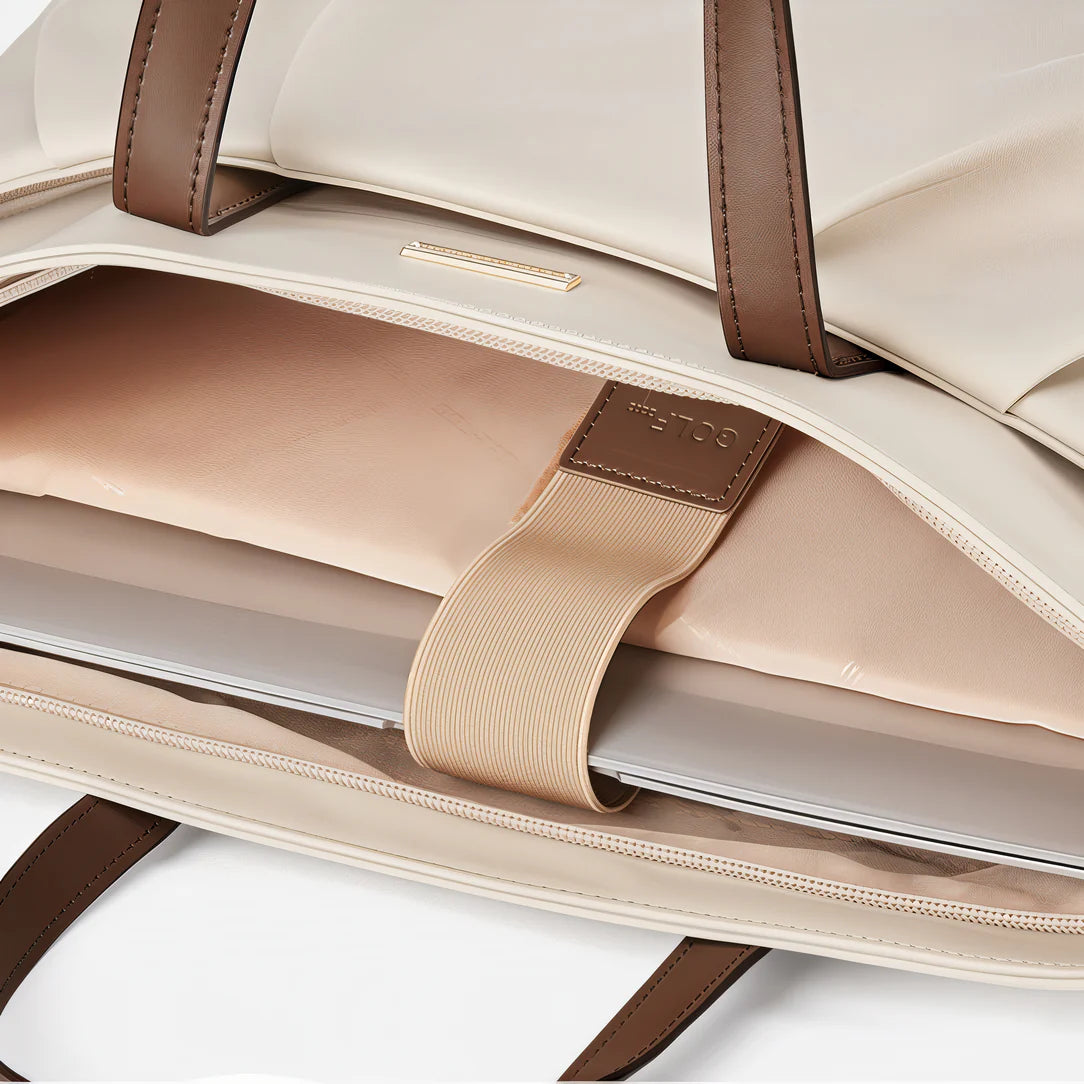 Sac à main beige structurée avec anses marron, parfait pour Golf Repair