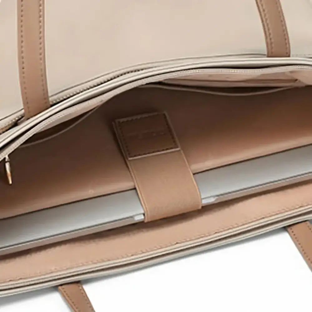 Sac cabas beige avec ordinateur portable dans le Grand sac cabas Majesty