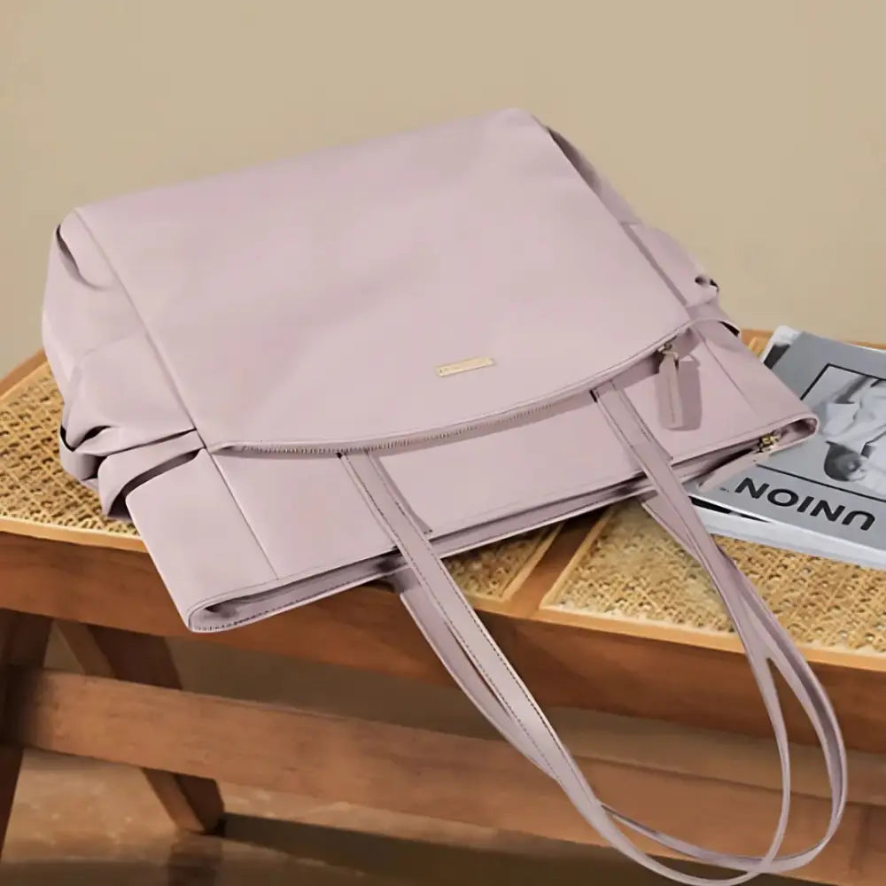 Grand sac cabas en lavande avec sac cabas élégant pour un look sophistiqué