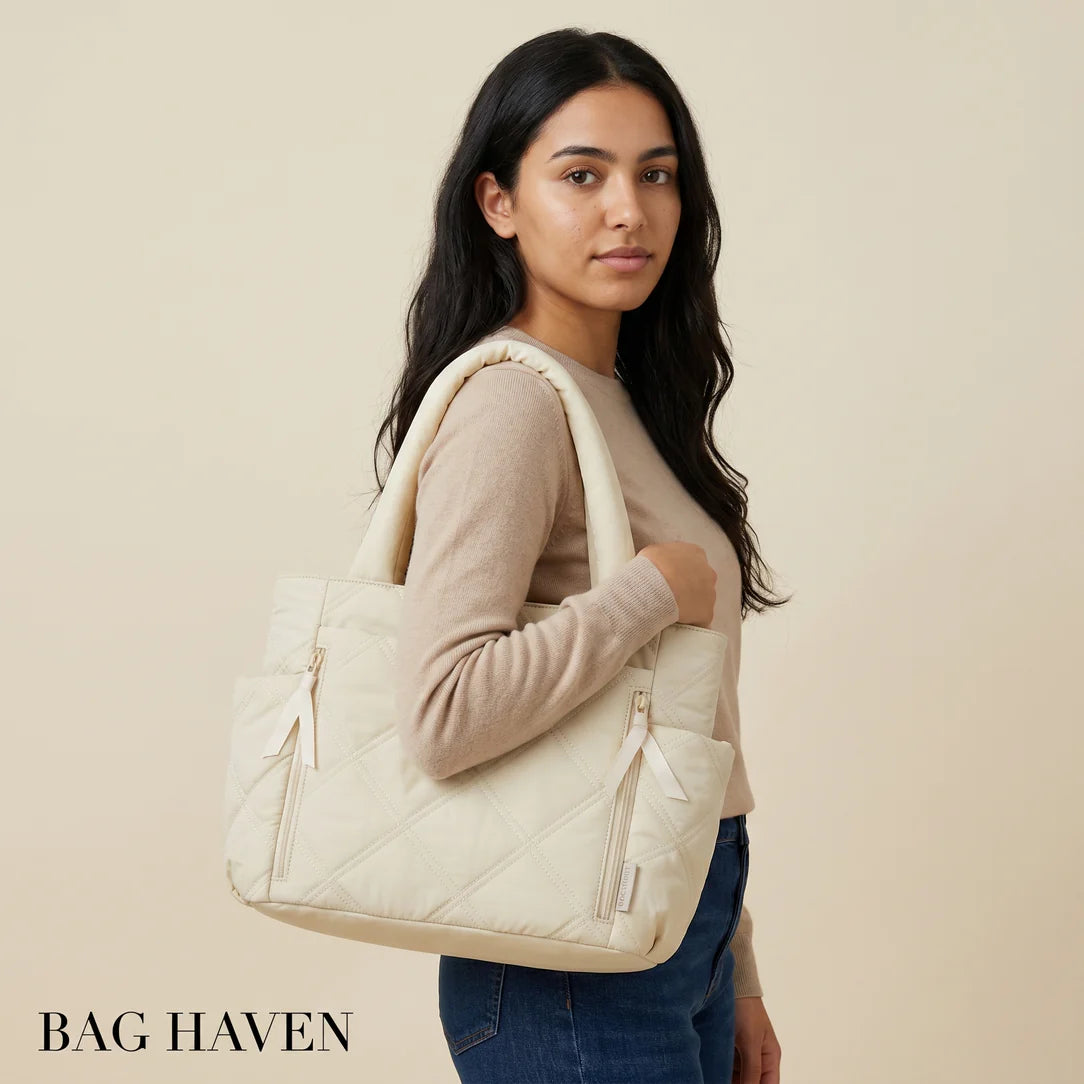 Grand sac en tissu miléa crème matelassé avec poches avant zippées et anses rembourrées douces