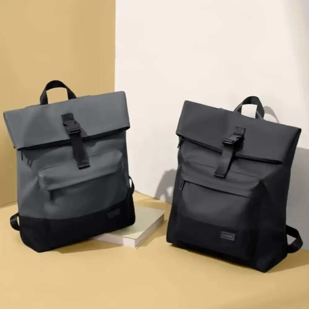 Sacs à dos à roulettes bicolores.