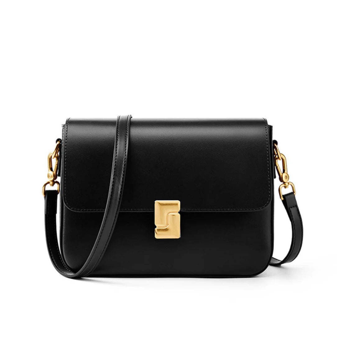 Petit sac à main en cuir noir avec rabat aimanté et hardware doré – Chanelys