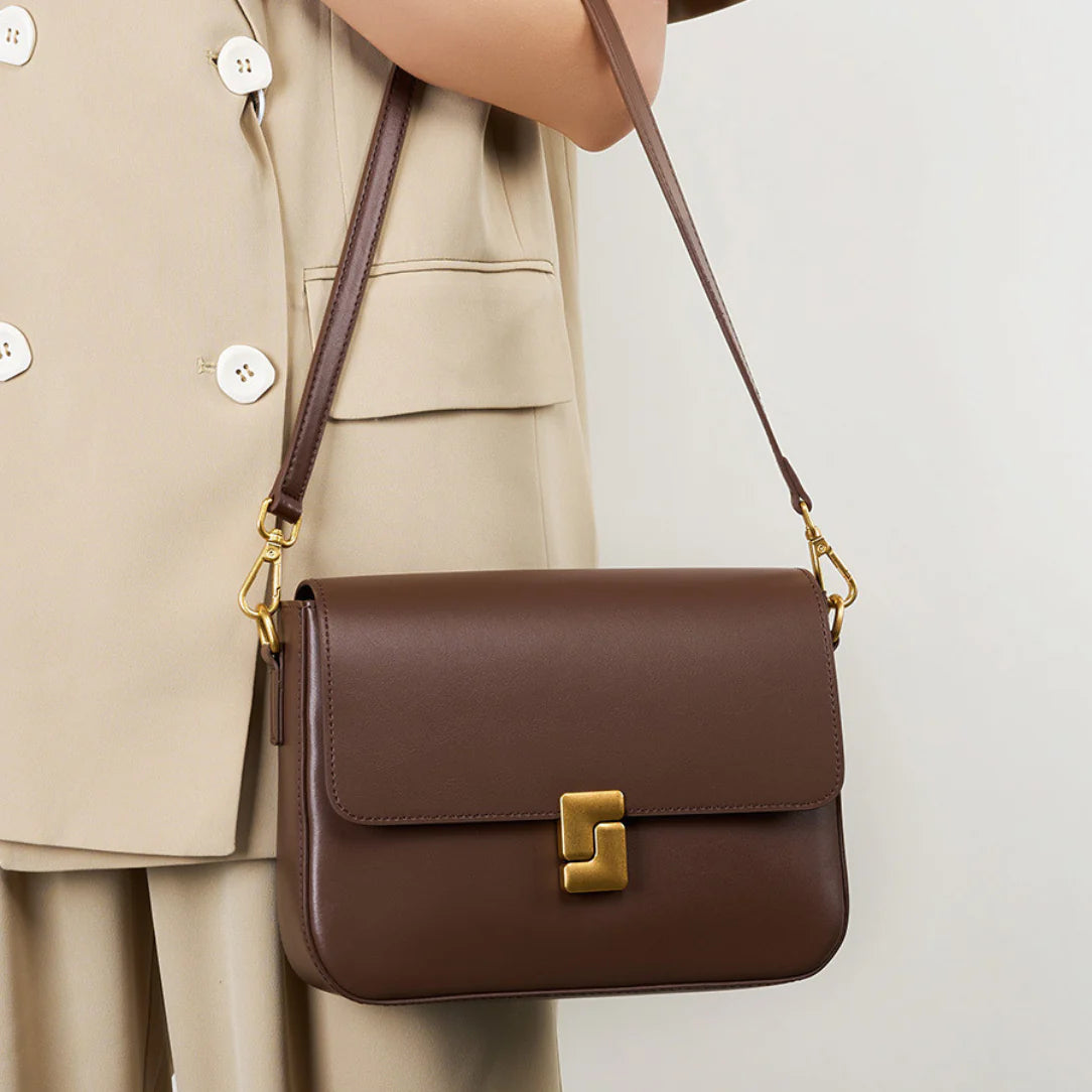 Petit sac en cuir avec rabat aimanté et matériel doré - Chanelys