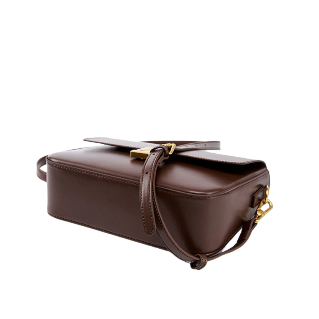 Petit sac en cuir avec rabat aimanté, brown leather satchel with gold hardware