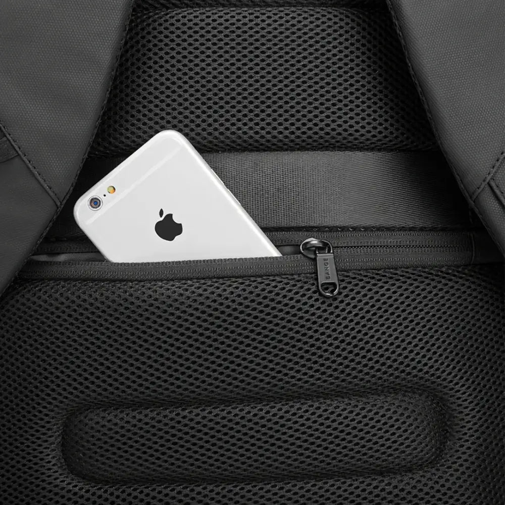 Smartphone blanc dans la poche zippée du Sac à Dos Antivol Ordinateur LockPack