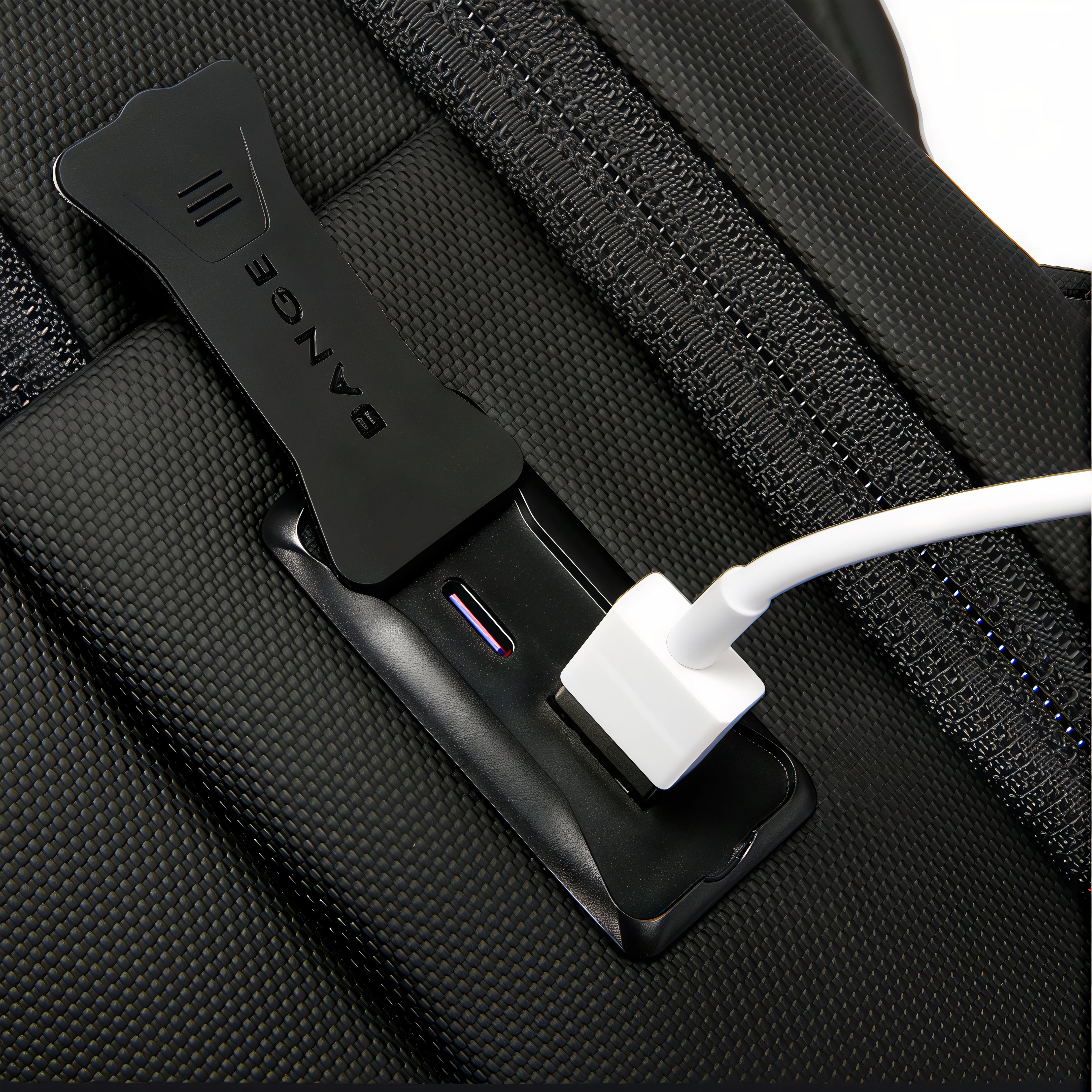 Sac à dos connecté Voltis avec port USB et design noir élégant