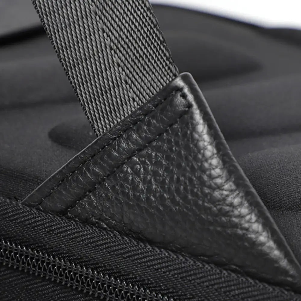 Détail du sac à dos cuir noir homme en cuir et nylon pour noir homme