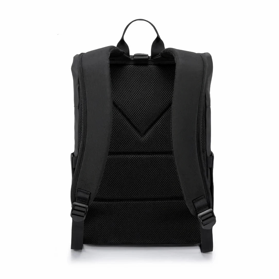 Sac à dos noir avec dos rembourré.
