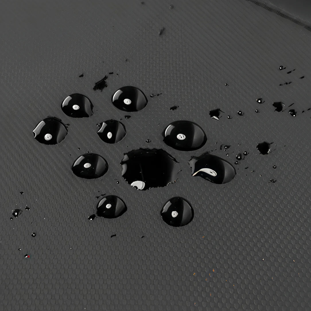 Gouttes d’eau sur le sac à dos de voyage multi compartiments Voynex Travel