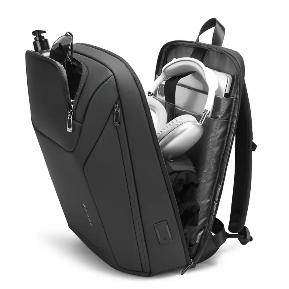 Sac à dos design femme noir ouvert avec écouteurs, élégance et praticité assurées