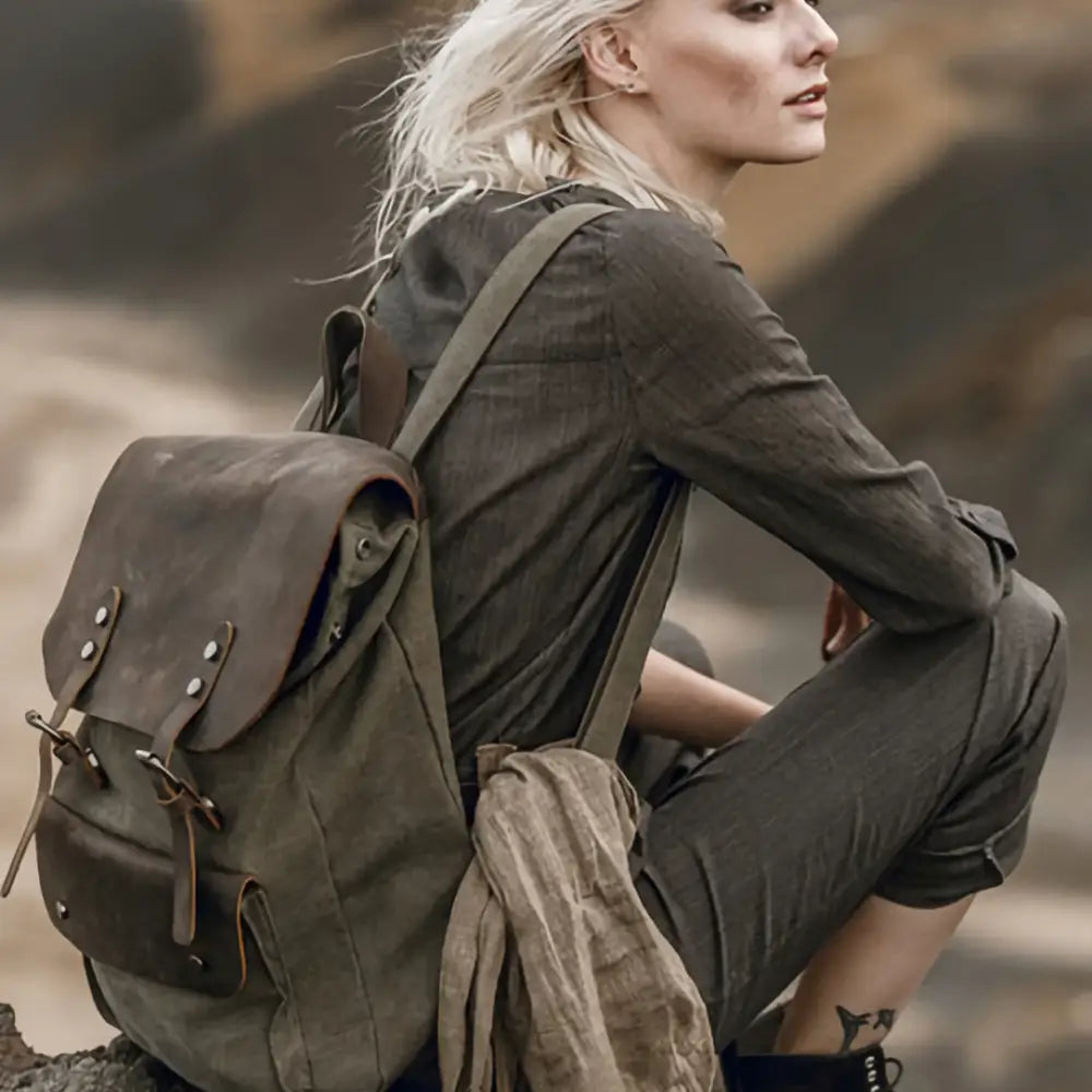 Sac à dos en cuir vintage et toile canvas pour un style élégant et durable
