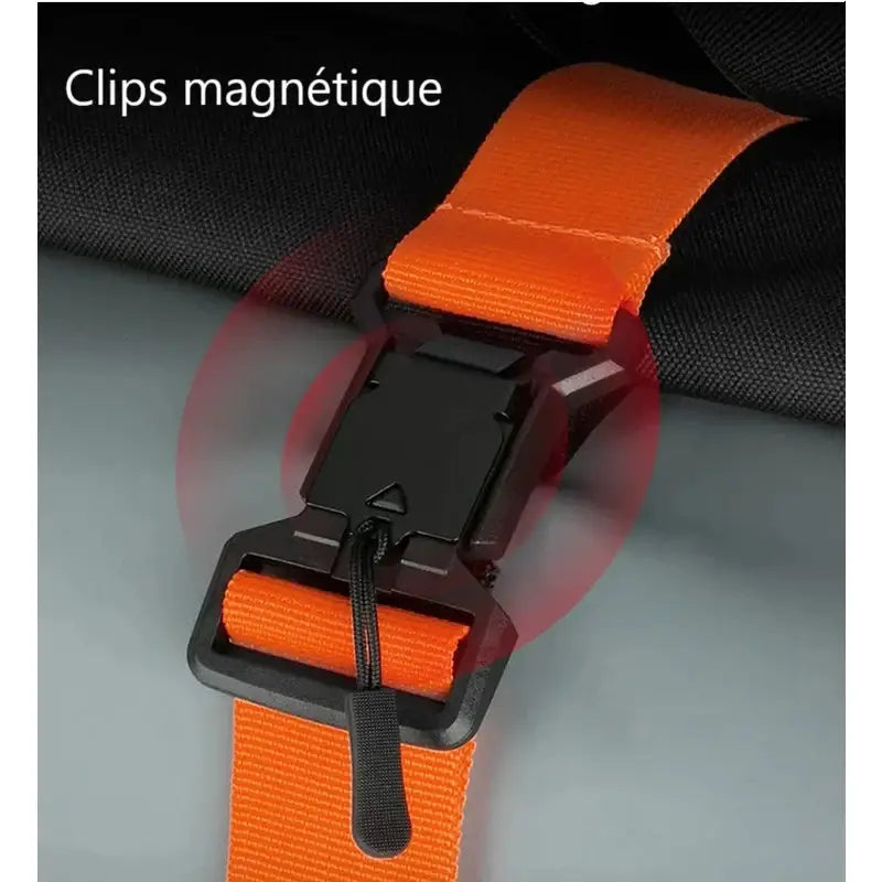 Boucle magnétique sur le bracelet orange.