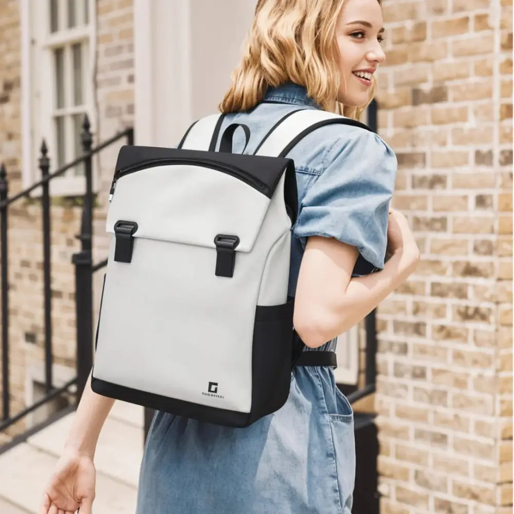 Sac à dos fashion Vogetti avec s’impose, design deux-tones et fermeture à boucle