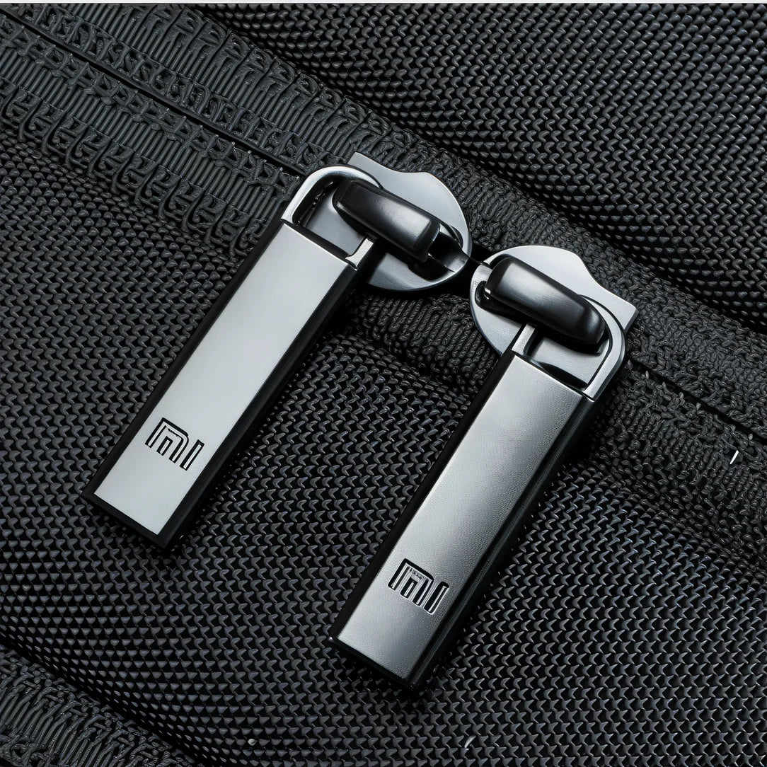 Deux tirettes de fermeture éclair noires avec logo Mi sur le Sac à dos femme léger pour PC Laptiva Air