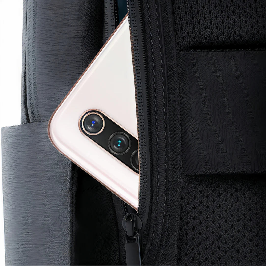 Smartphone dans une poche zippée du Sac à dos femme léger pour PC Laptiva Air