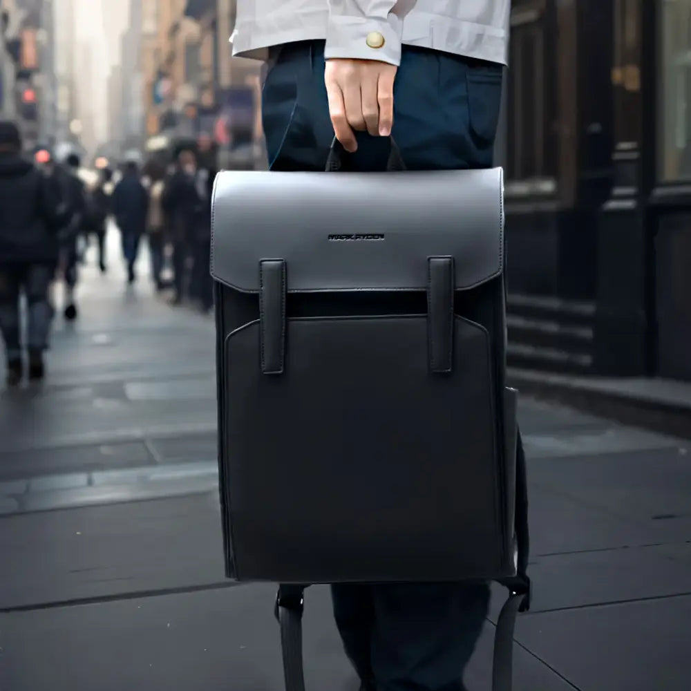 Sac à dos femme travail en cuir noir Mobelle avec compartiment pour ordinateur