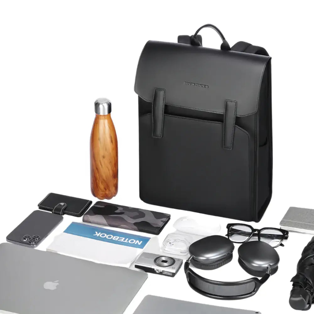 Sac à dos en cuir noir.