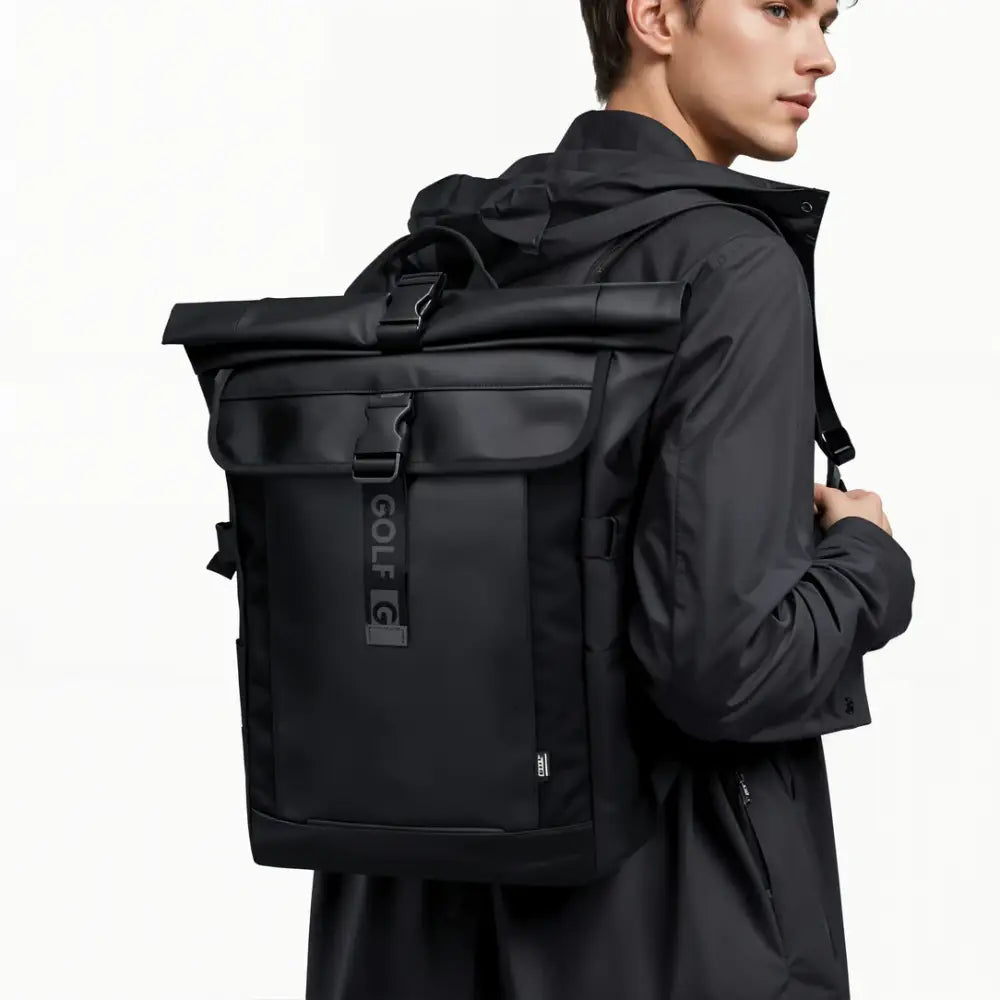 Sac à dos à roulettes noir.