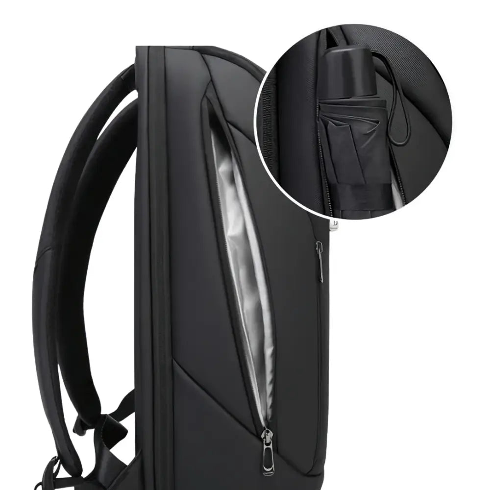 Sac à dos noir avec pochette pour parapluie.