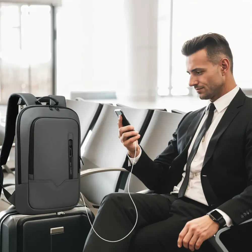 Sac à dos ordinateur 14 pouces Aéro I gris avec câble de chargement intégré