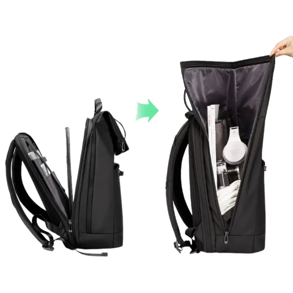 Sac à dos noir avec compartiments ouverts.