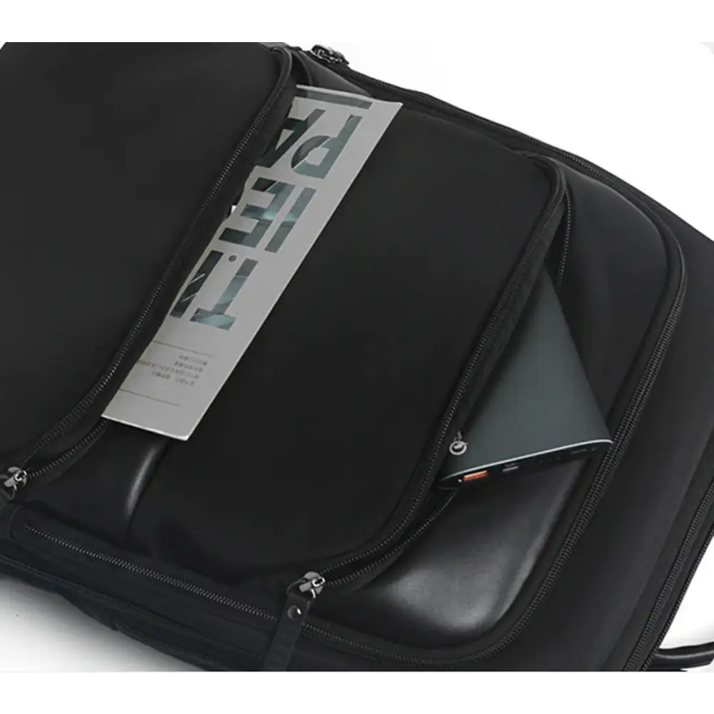 Sac à dos ordinateur professionnel ouvert, idéal pour transporter votre ordinateur professionnel