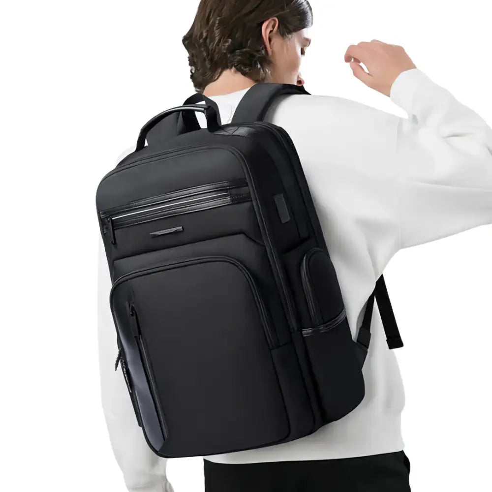 Sac à dos d’affaires noir.