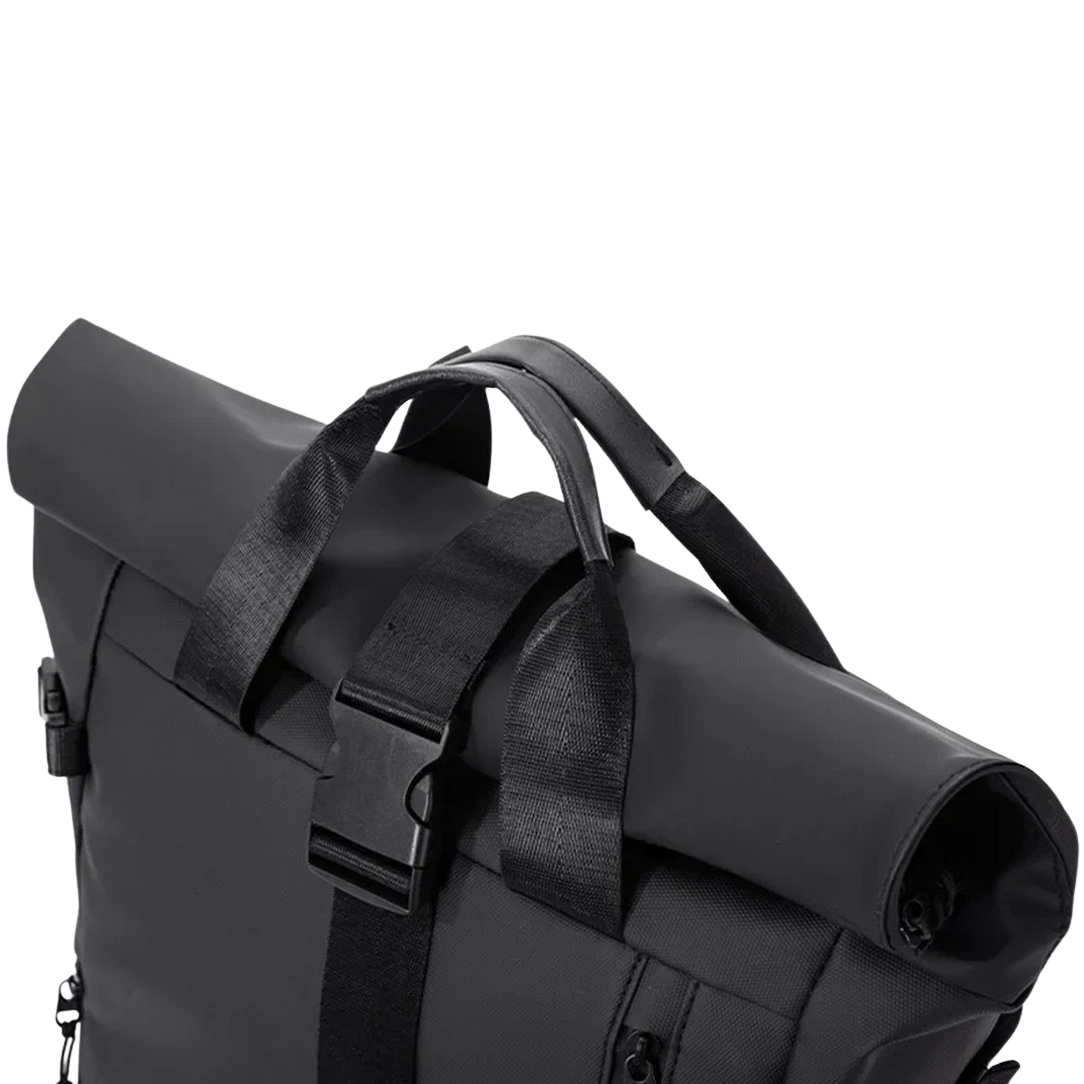 Sac à dos à rabat imperméable Norse avec rouleau noir pour un style pratique et élégant