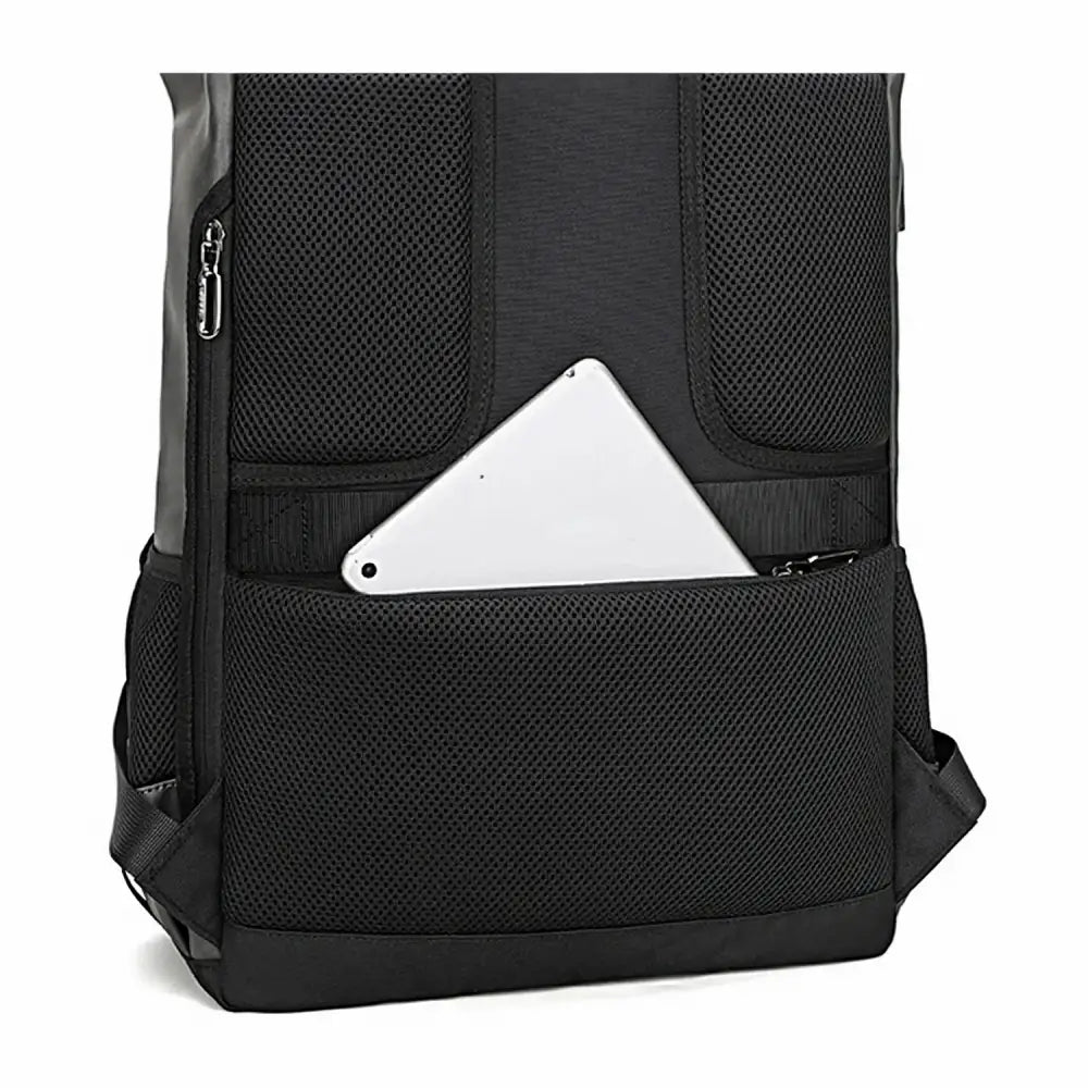 Sac à dos noir avec tablette.