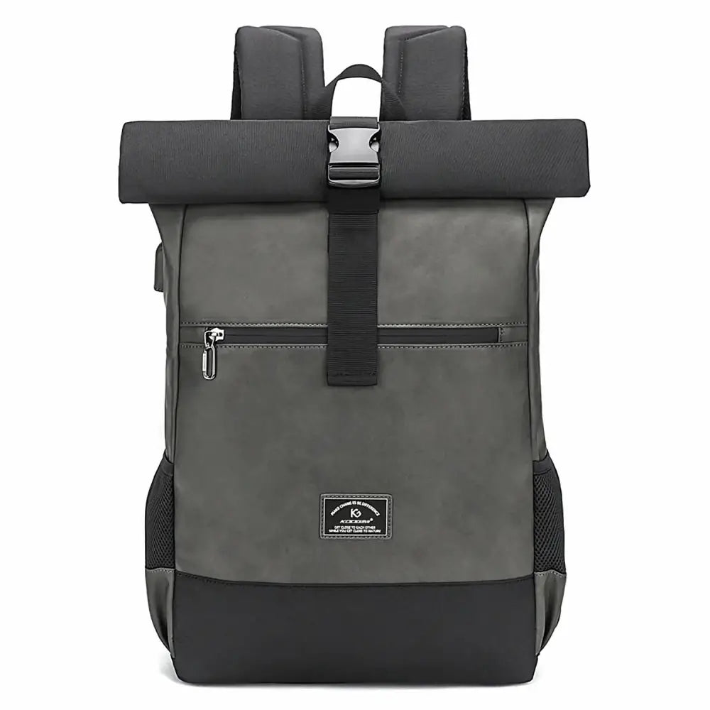 Sac à dos gris à roulettes.