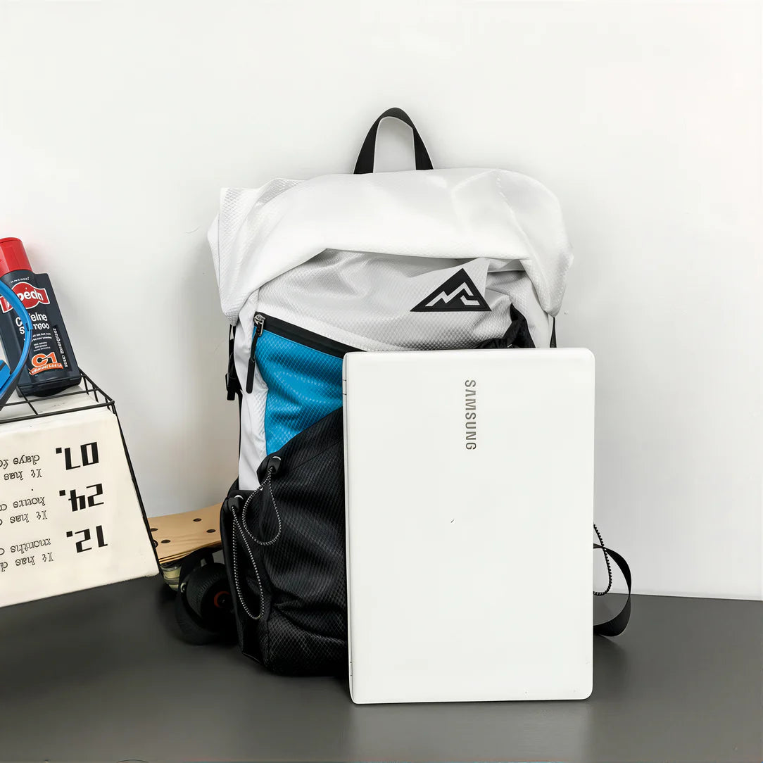 Sac à dos roll top de ville blanc et gris en XPAC pour un style urbain