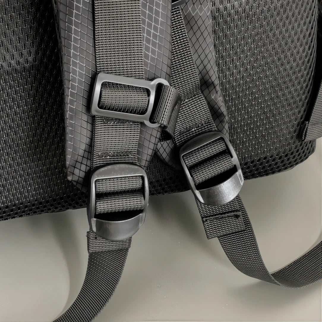 Sangles de sac à dos roll top de ville en gris avec boucles en plastique