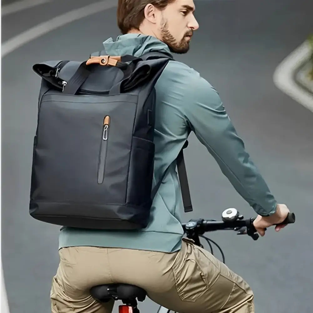 Sac à dos roll top homme noir pour un style pratique et élégant