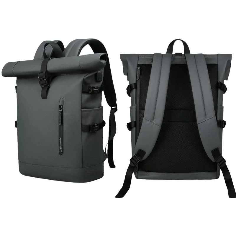 Sac à dos gris à roulettes.