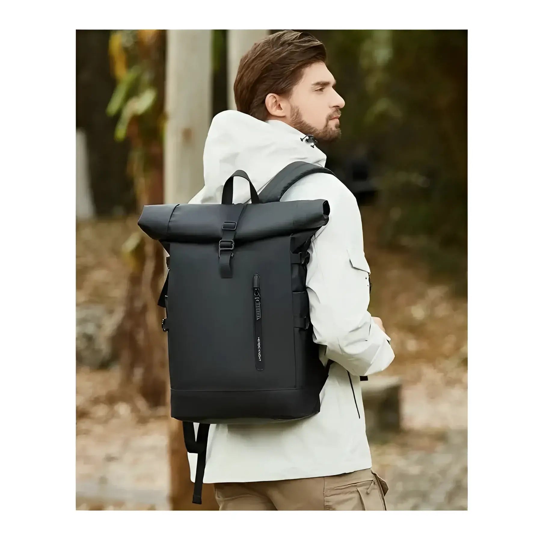 Sac à dos à roulettes noir.