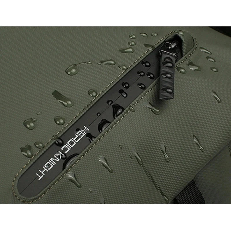 Fermeture à glissière imperméable de couleur vert olive.