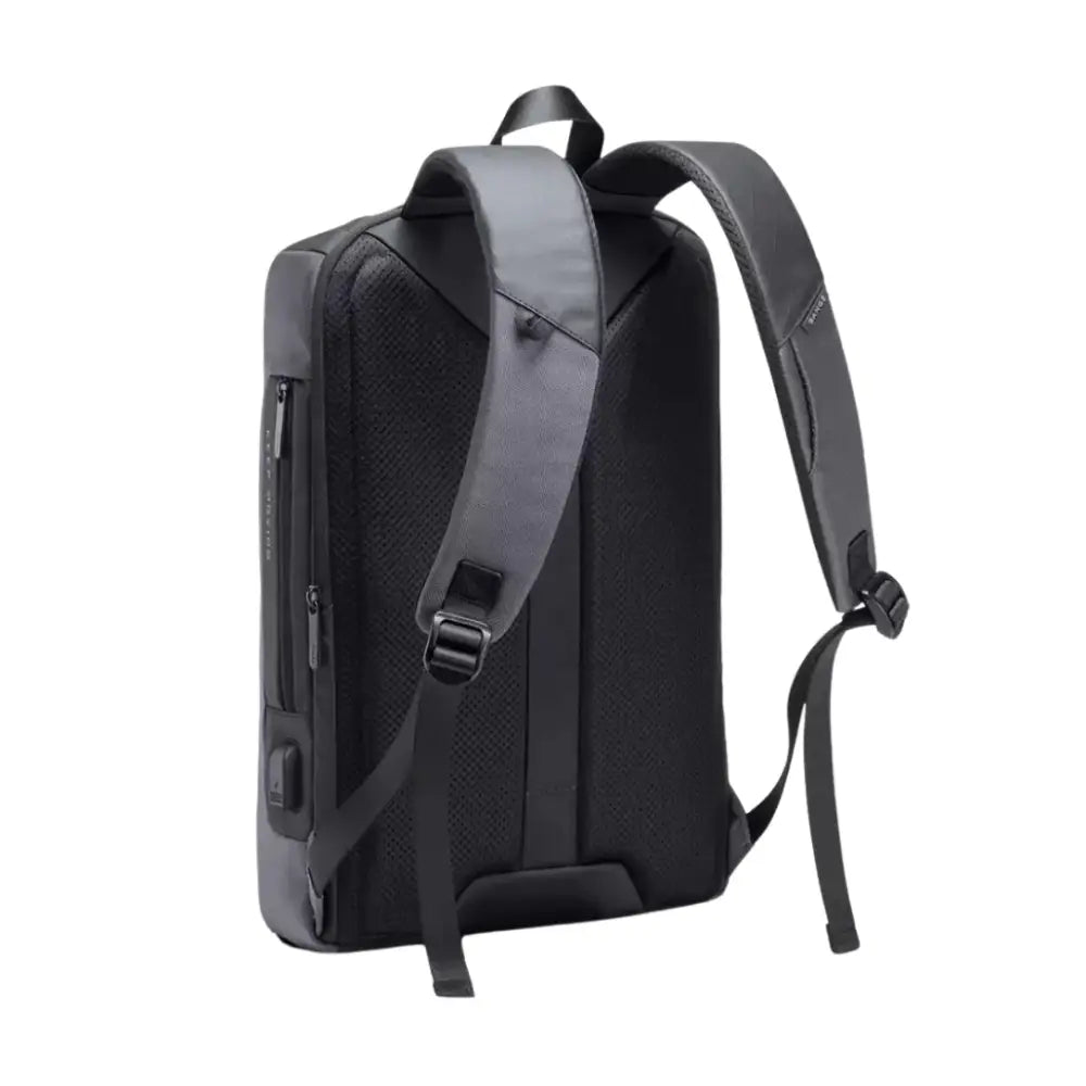 Sac à dos gris et noir.