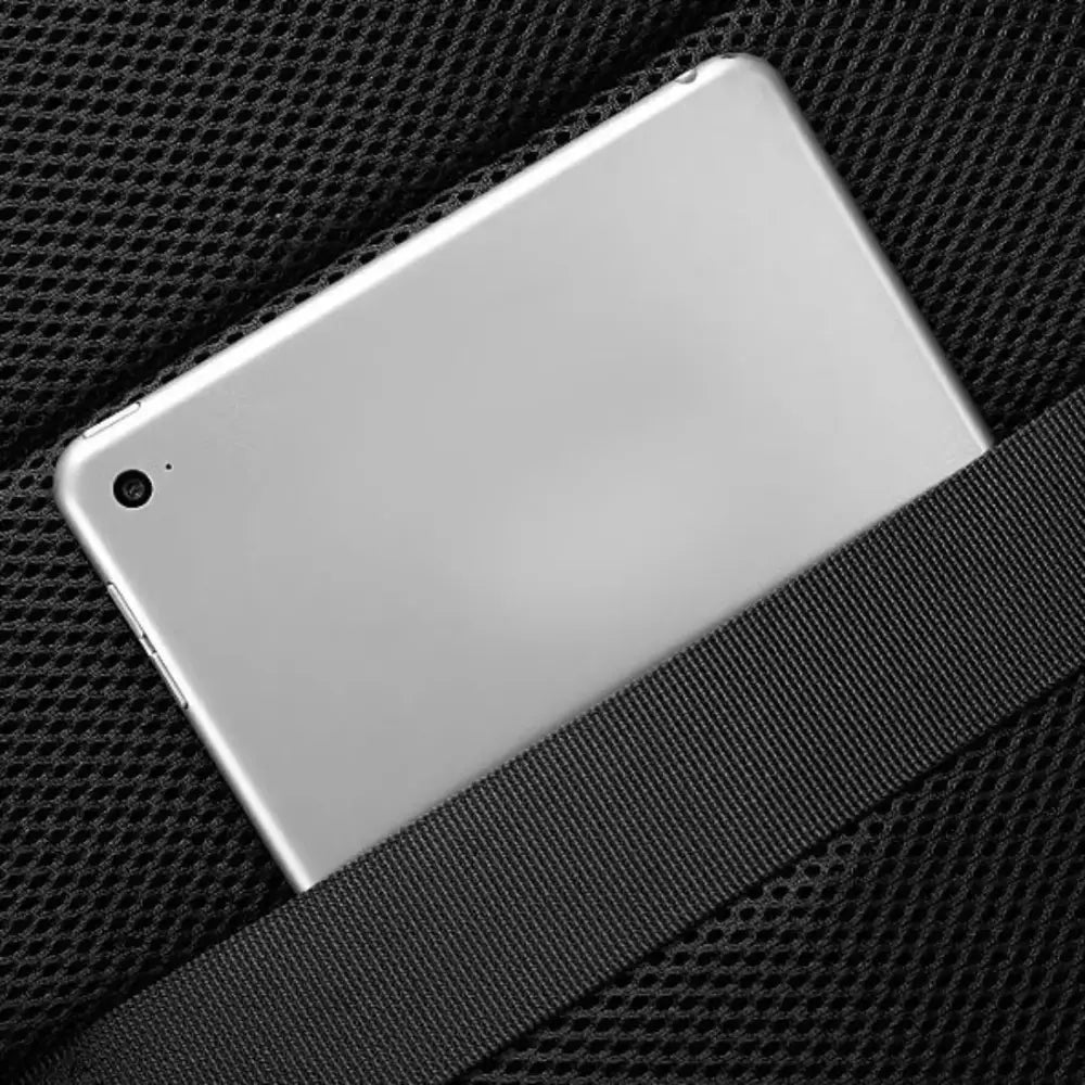 Tablette argentée.