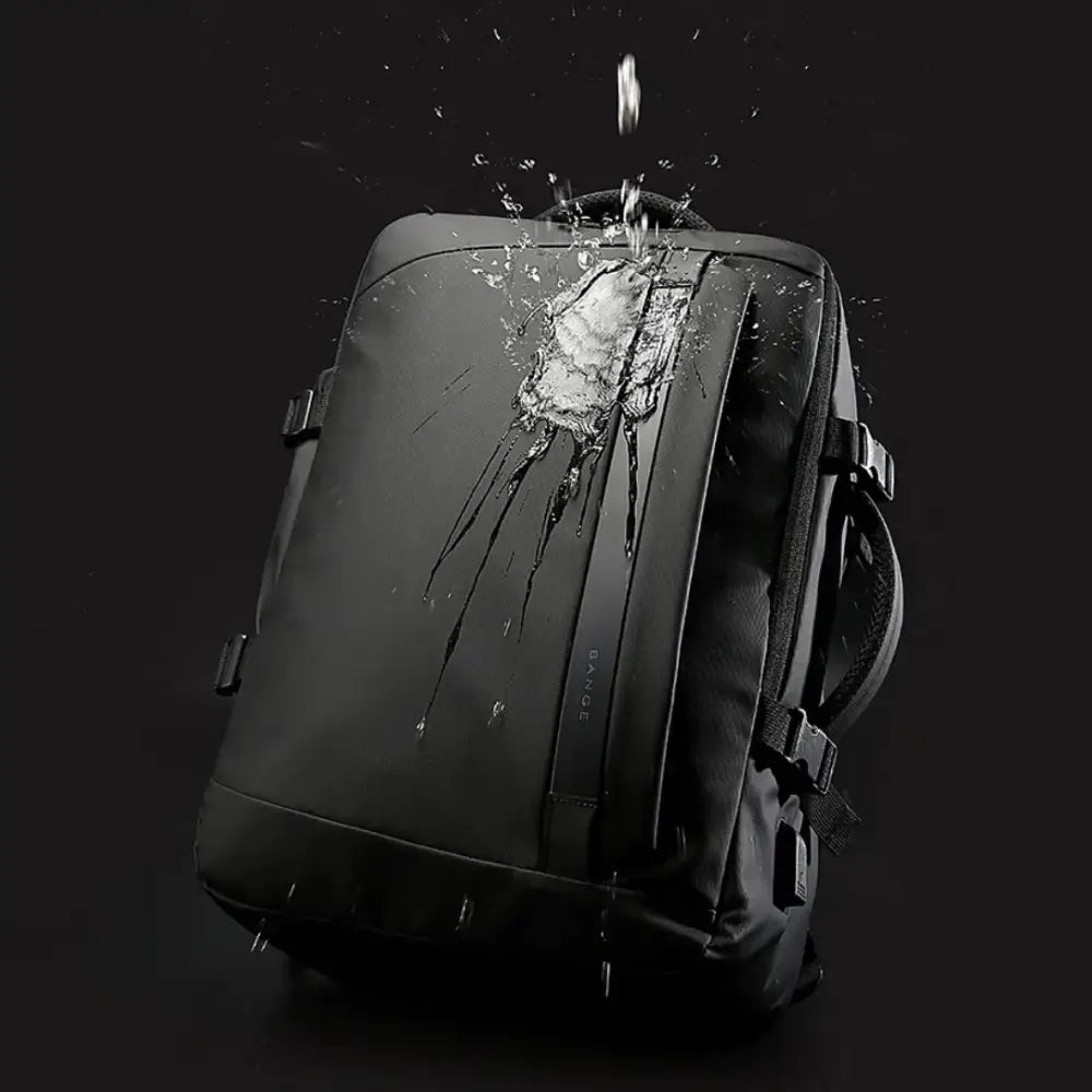 Sac à dos noir imperméable.