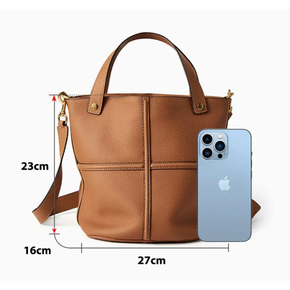 Sac à main bandoulière en cuir marron avec dimensions pour un style chic