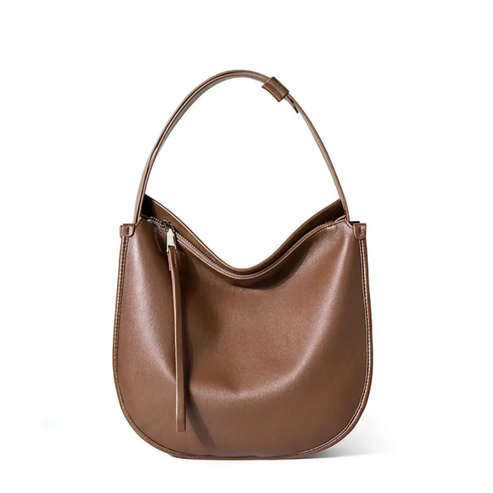 Sac à main chic en cuir marron hobo, parfait pour un style main chic