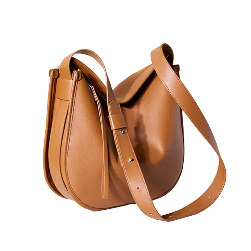 Sac à main chic en cuir beige avec bandoulière, idéal comme sac à main principal