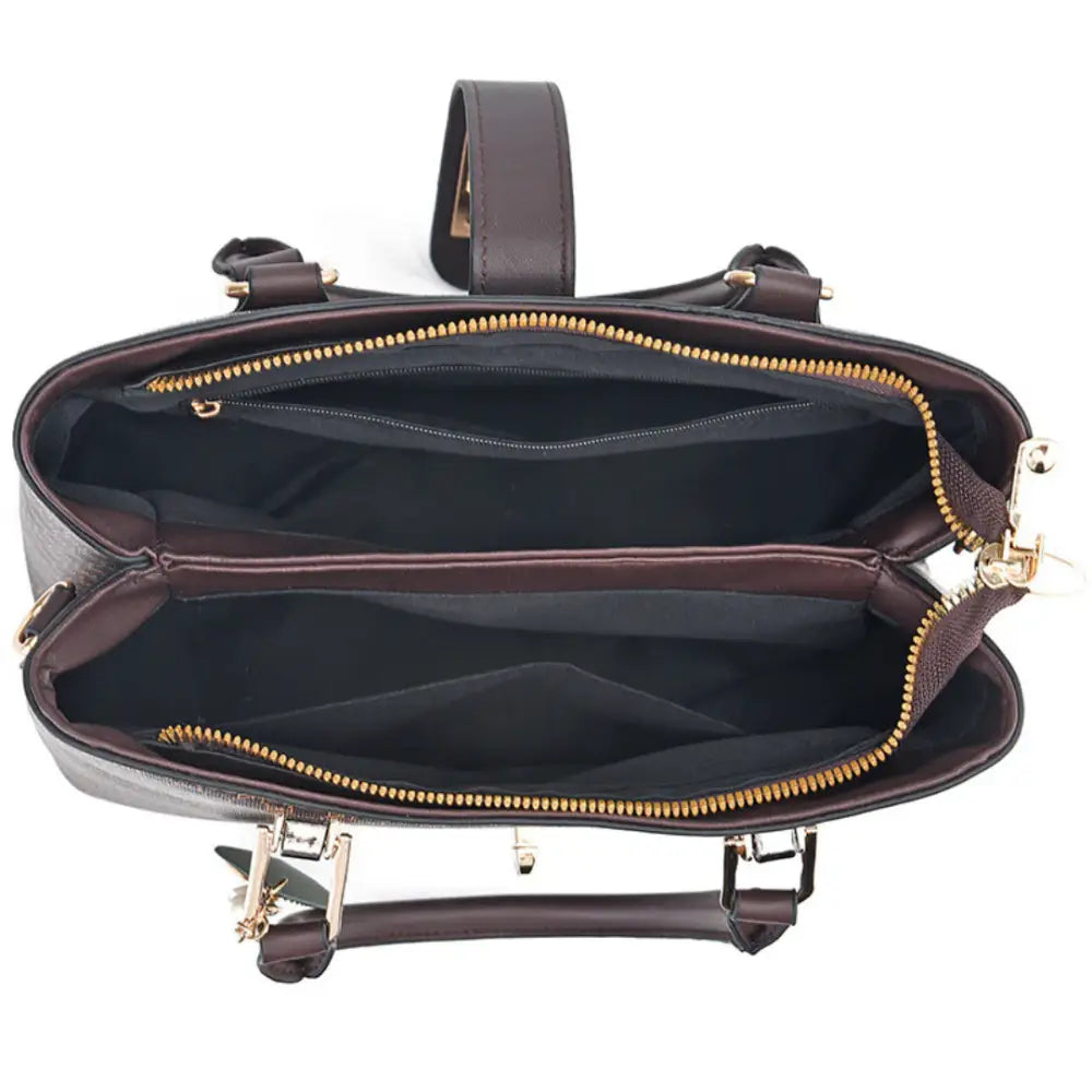 Sac à main classique en cuir marron ouvert, style élégant et tendance