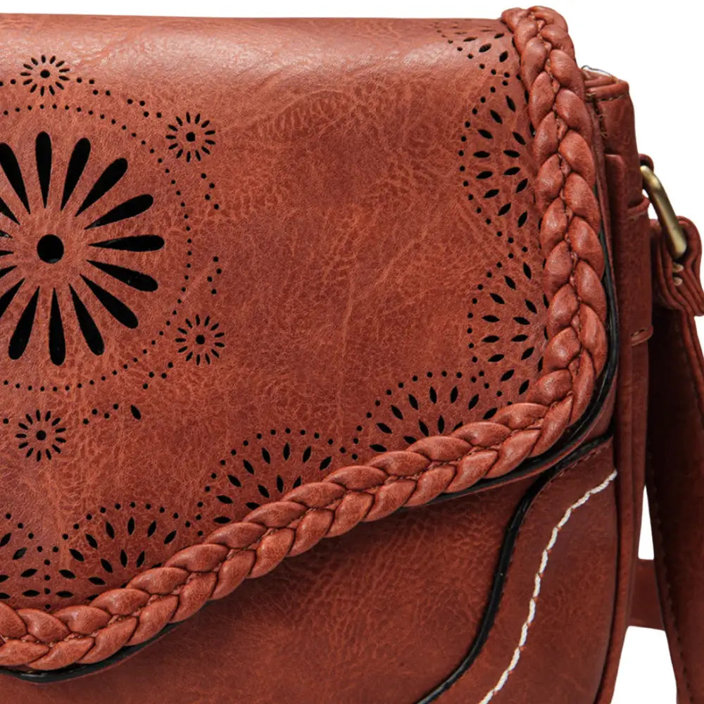Sac à main cuir vintage brun avec broderie tressée et découpes florales
