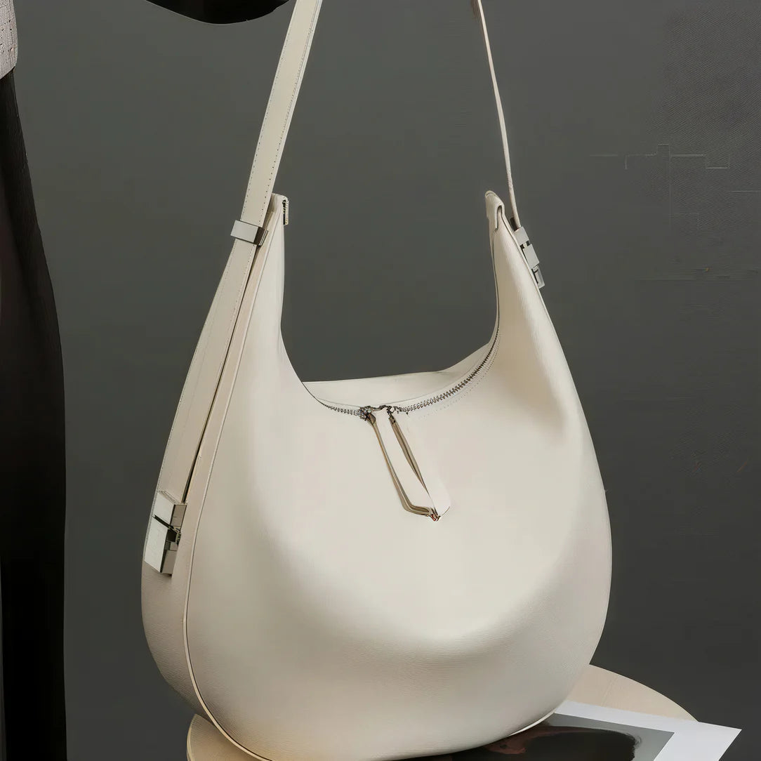 Sac à main demi lune crème en cuir, main demi lune chic et tendance