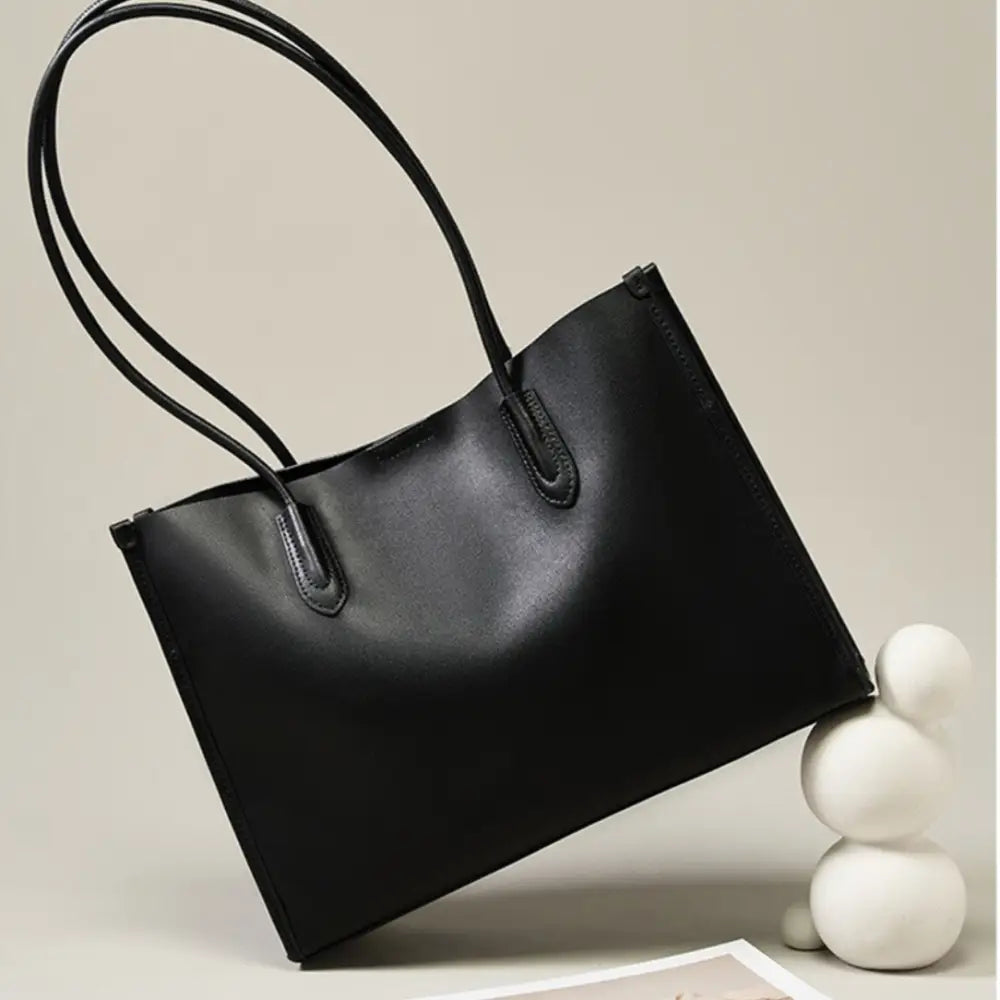 Sac à main d’été en cuir noir, élégante sac à main pour la saison estivale