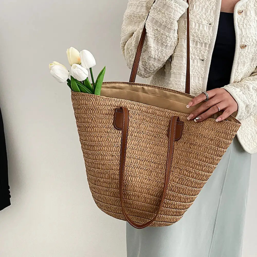 Sac à main en paille avec poignées marron, idéal pour un look naturel et chic